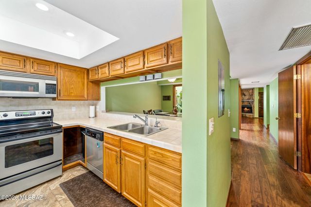 7832 N La Cañada Drive, Tucson, AZ 85704