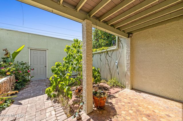 7832 N La Cañada Drive, Tucson, AZ 85704