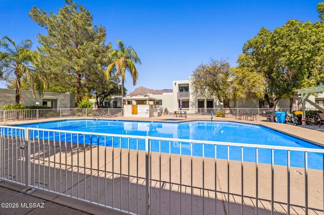7832 N La Cañada Drive, Tucson, AZ 85704