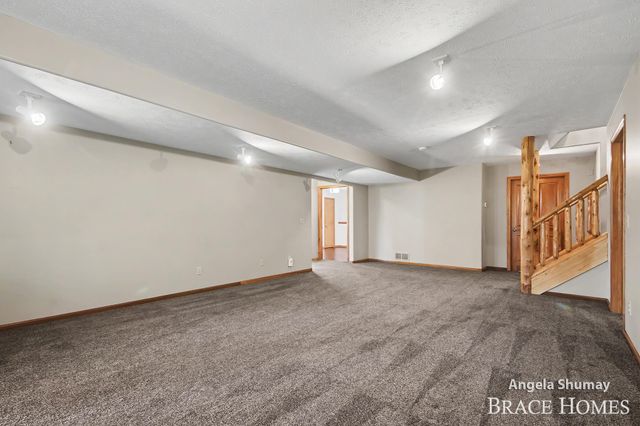 4661 Windcliff Drive Ne, Plainfield Twp, MI 49341