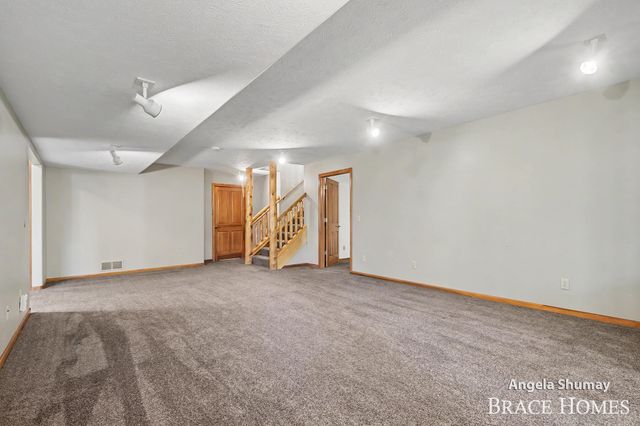 4661 Windcliff Drive Ne, Plainfield Twp, MI 49341