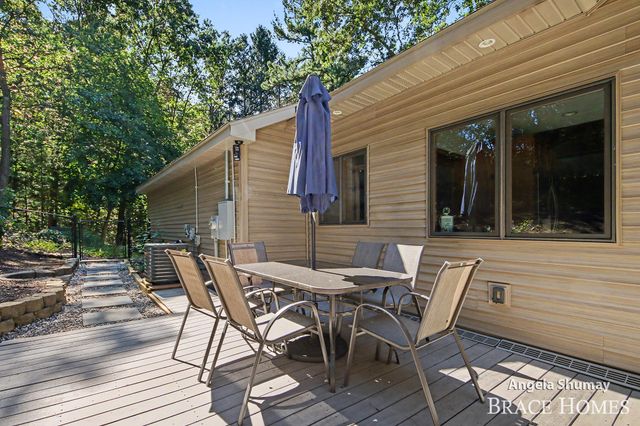 4661 Windcliff Drive Ne, Plainfield Twp, MI 49341