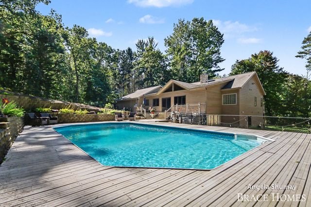 4661 Windcliff Drive Ne, Plainfield Twp, MI 49341