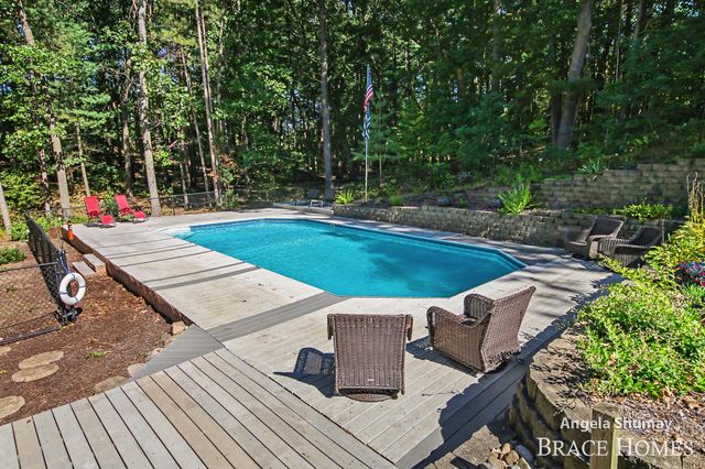 4661 Windcliff Drive Ne, Plainfield Twp, MI 49341