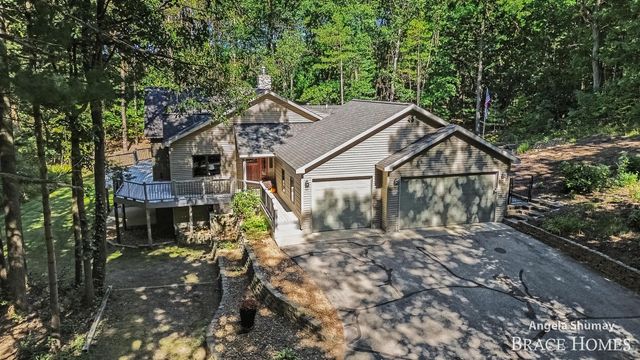 4661 Windcliff Drive Ne, Plainfield Twp, MI 49341