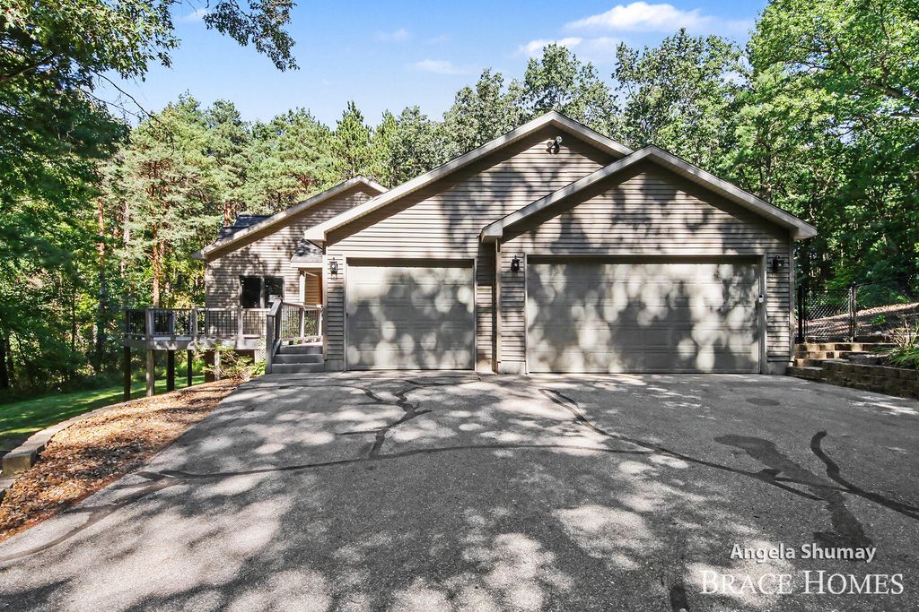4661 Windcliff Drive Ne, Plainfield Twp, MI 49341