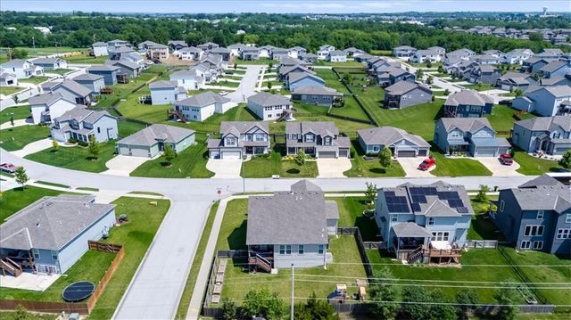 1825 SW Merryman Drive, Lee's Summit, MO 64082