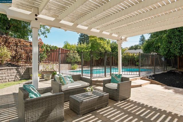 7 Beswick Ct, Pleasant Hill, CA 94523