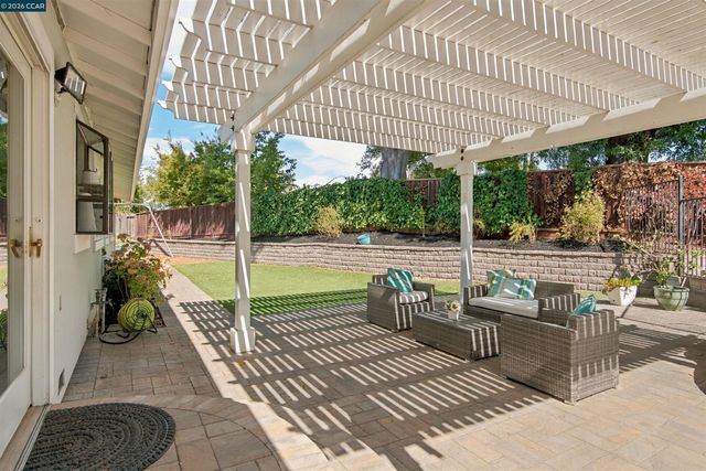 7 Beswick Ct, Pleasant Hill, CA 94523