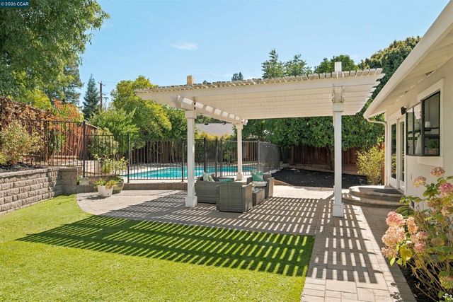 7 Beswick Ct, Pleasant Hill, CA 94523