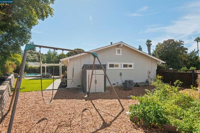7 Beswick Ct, Pleasant Hill, CA 94523