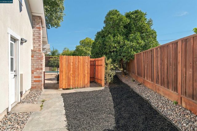 7 Beswick Ct, Pleasant Hill, CA 94523