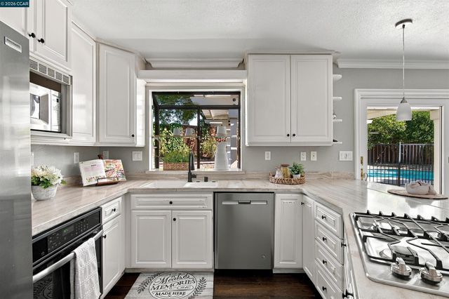 7 Beswick Ct, Pleasant Hill, CA 94523