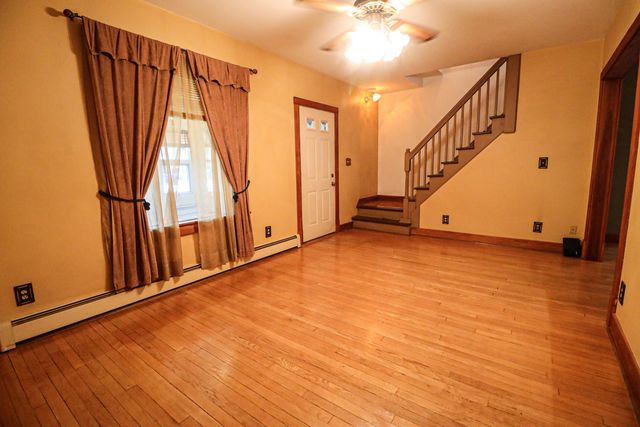 225 Jefferson Avenue, Chesterton, IN 46304