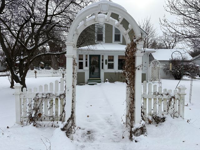 225 Jefferson Avenue, Chesterton, IN 46304