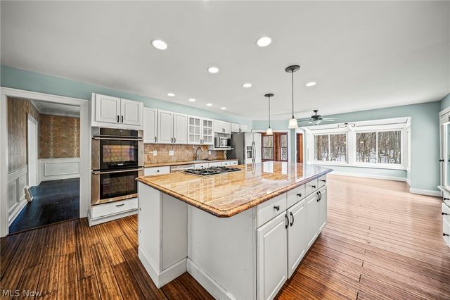 2649 Bates Lane, Willoughby Hills, OH 44094