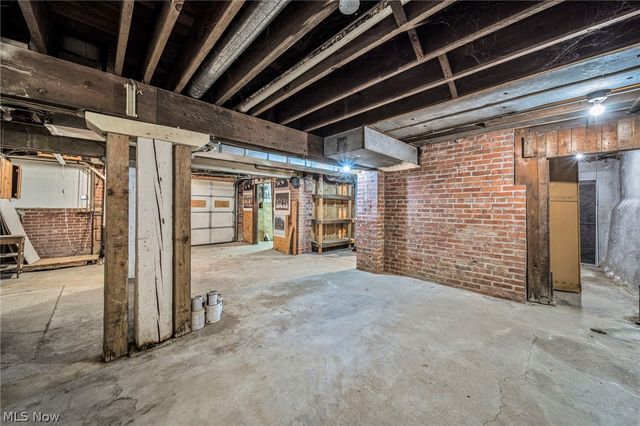 2649 Bates Lane, Willoughby Hills, OH 44094