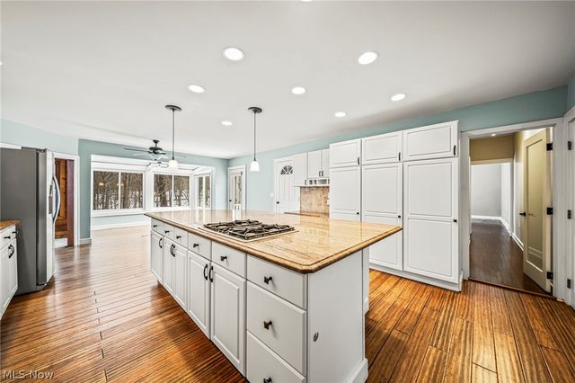 2649 Bates Lane, Willoughby Hills, OH 44094