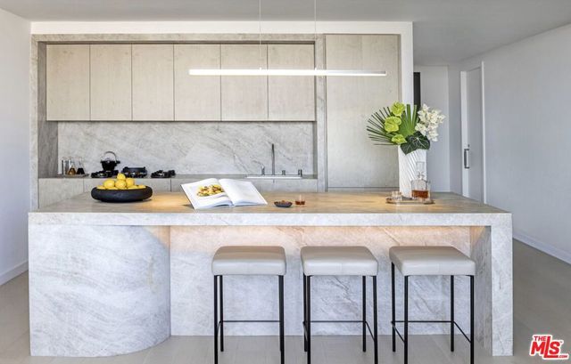 9200 Wilshire Blvd 404E, Beverly Hills, CA 90212