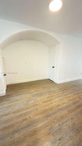 1980 Biarritz Dr C, Miami Beach, FL 33141