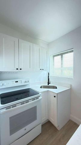 1980 Biarritz Dr C, Miami Beach, FL 33141