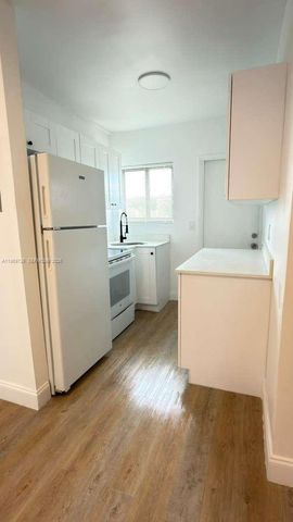 1980 Biarritz Dr C, Miami Beach, FL 33141