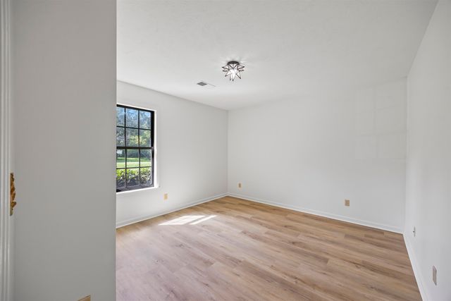 290 FAIRWAY DR, Saulsbury, TN 38067