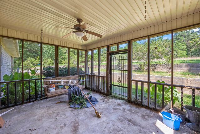 290 FAIRWAY DR, Saulsbury, TN 38067