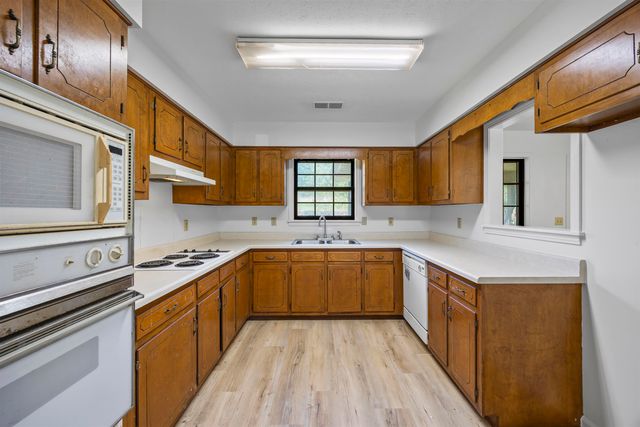 290 FAIRWAY DR, Saulsbury, TN 38067