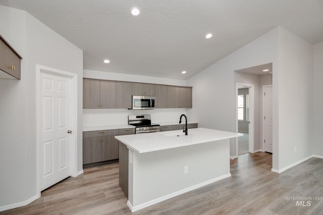 5213 Malachite St, Caldwell, ID 83605