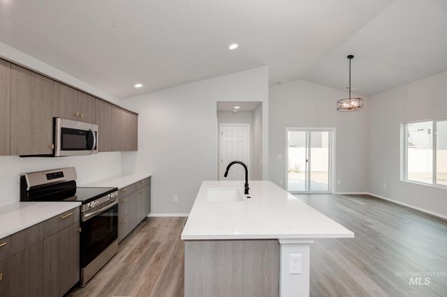 5213 Malachite St, Caldwell, ID 83605