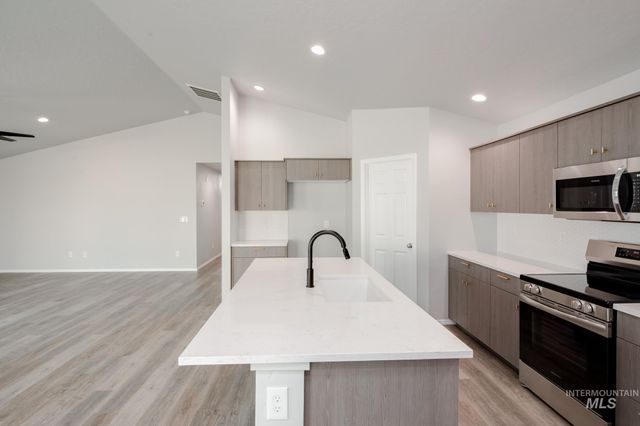 5213 Malachite St, Caldwell, ID 83605