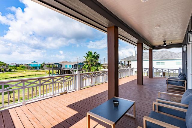 972 Driftwood Drive, Crystal Beach, TX 77650