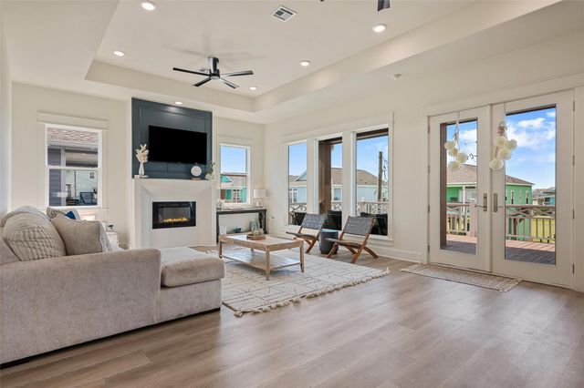 972 Driftwood Drive, Crystal Beach, TX 77650