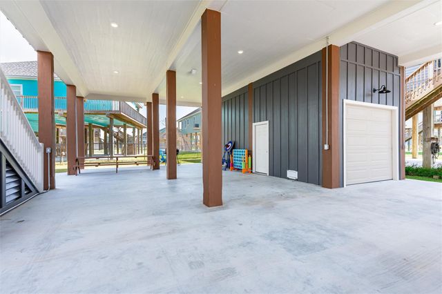 972 Driftwood Drive, Crystal Beach, TX 77650