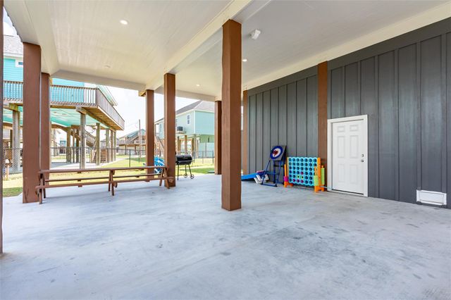 972 Driftwood Drive, Crystal Beach, TX 77650