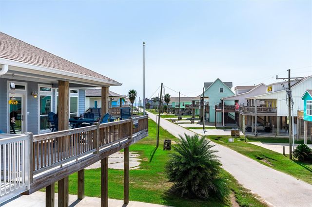 972 Driftwood Drive, Crystal Beach, TX 77650