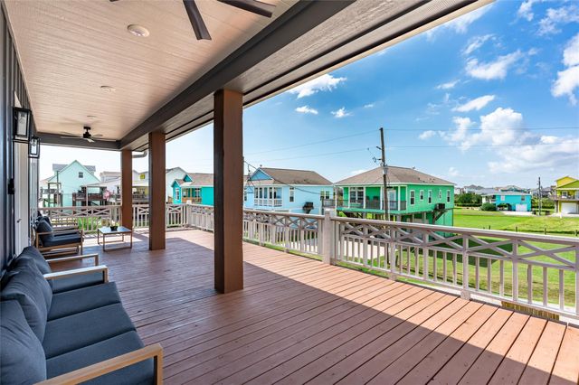 972 Driftwood Drive, Crystal Beach, TX 77650