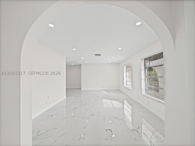 10251 NW 39th Ct, Coral Springs, FL 33065