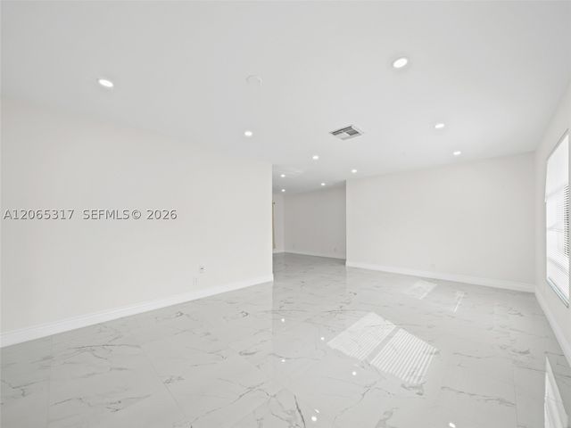 10251 NW 39th Ct, Coral Springs, FL 33065