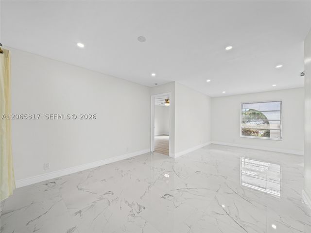 10251 NW 39th Ct, Coral Springs, FL 33065