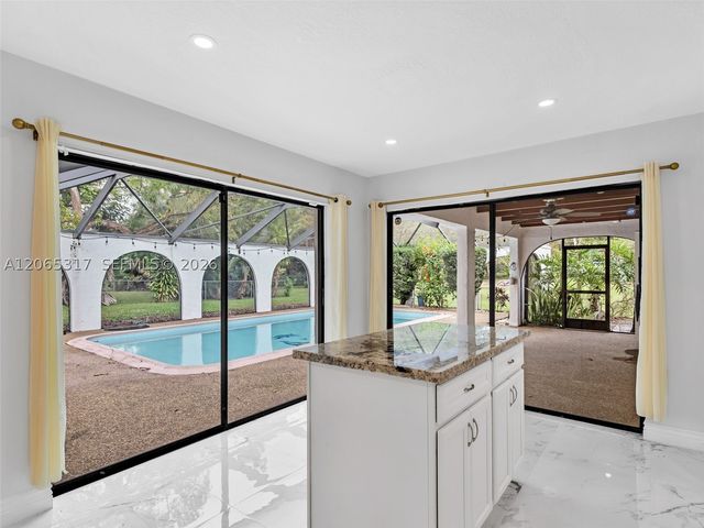 10251 NW 39th Ct, Coral Springs, FL 33065
