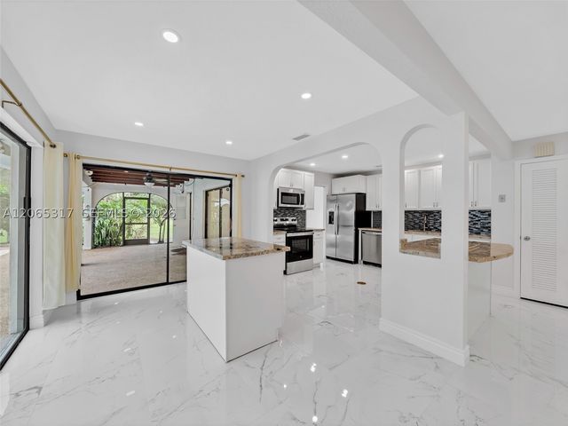 10251 NW 39th Ct, Coral Springs, FL 33065