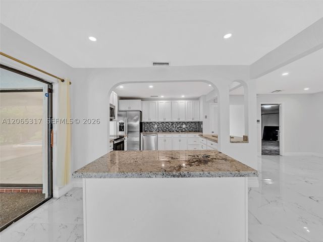 10251 NW 39th Ct, Coral Springs, FL 33065