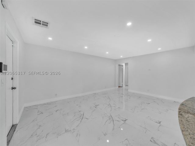 10251 NW 39th Ct, Coral Springs, FL 33065