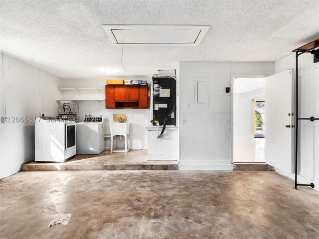 10251 NW 39th Ct, Coral Springs, FL 33065