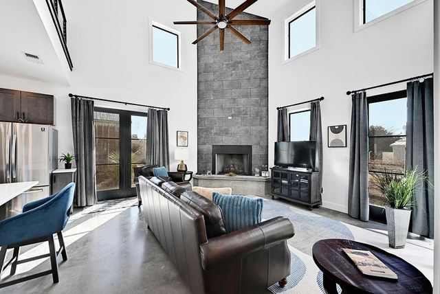 101 W 2nd St, Marfa, TX 79843