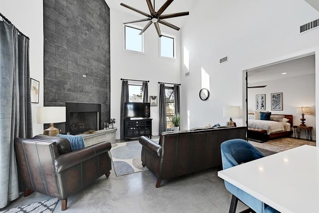 101 W 2nd St, Marfa, TX 79843