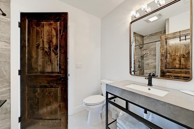 101 W 2nd St, Marfa, TX 79843