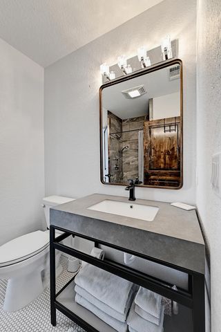 101 W 2nd St, Marfa, TX 79843